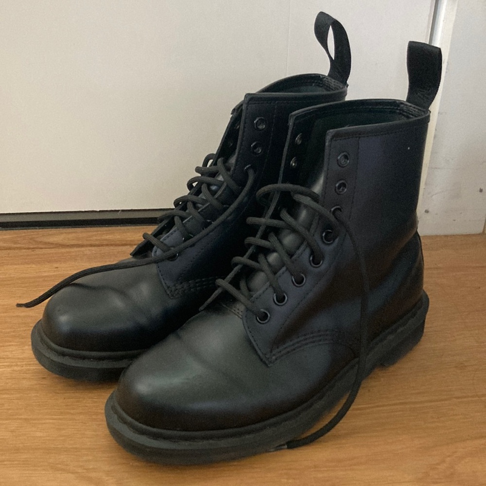 Doc Martens black unisex boots. Perfect condition. EU 41, US Men 8, US Ladies 9